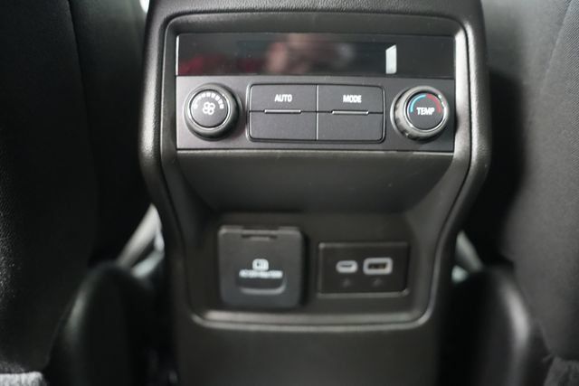 Used 2023 GMC Acadia SLE w/ Elevation Edition AWD/4WD image 15