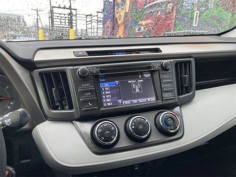 Used 2015 Toyota RAV4 LE image 18