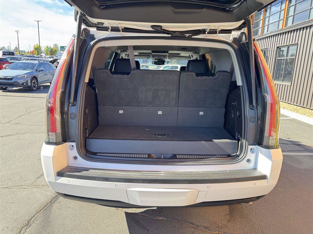 Used 2016 Cadillac Escalade Luxury AWD/4WD image 25