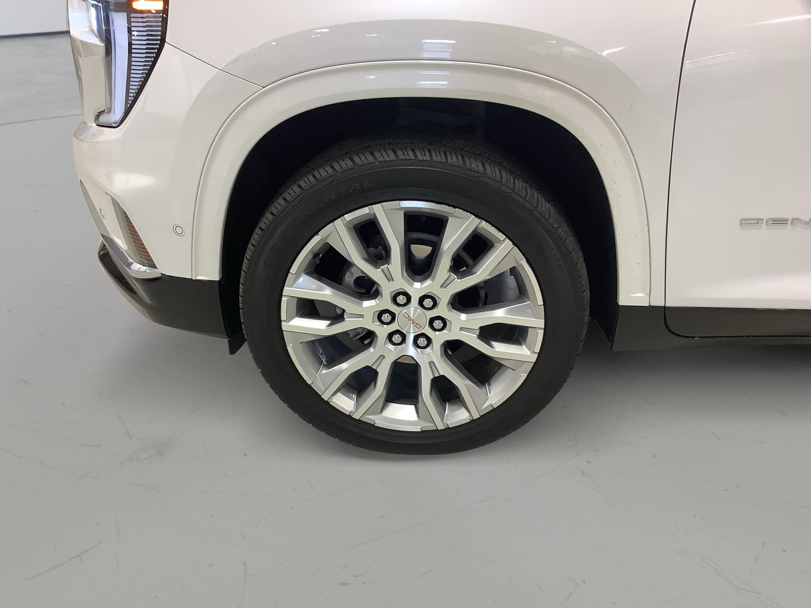 Used 2024 GMC Acadia Denali w/ Super Cruise Package FWD image 9