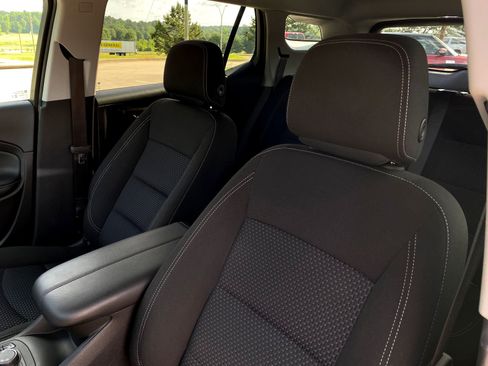 Used 2024 GMC Terrain SLE w/ Driver Convenience Package FWD image 12