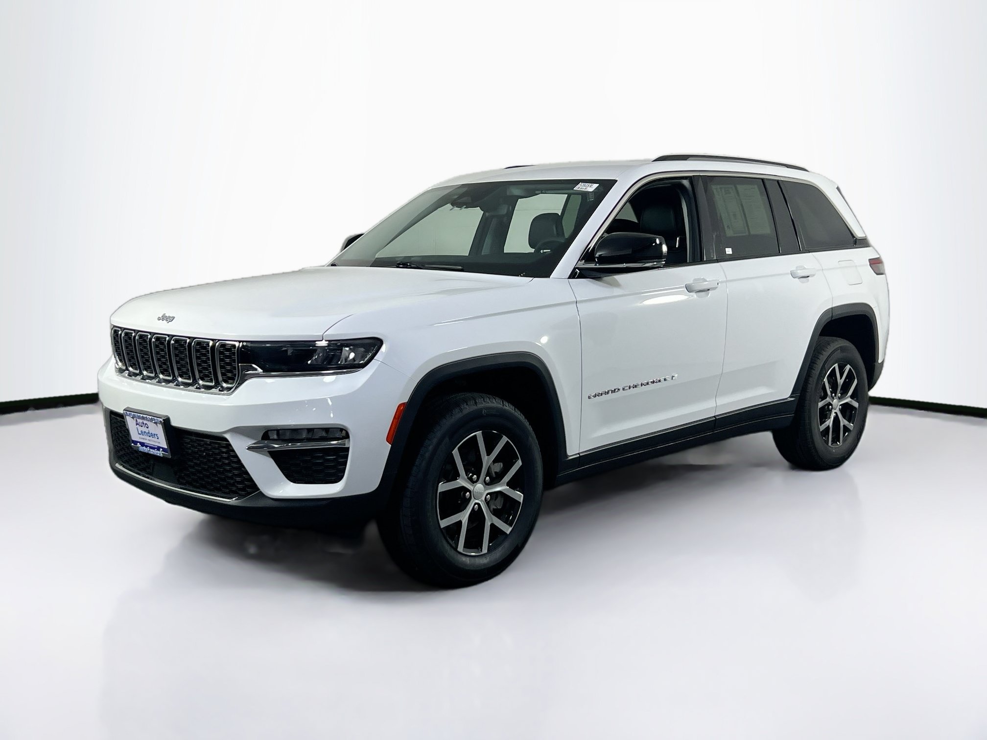 Used 2023 Jeep Grand Cherokee Limited AWD/4WD image 1