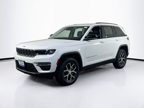 Used 2023 Jeep Grand Cherokee Limited AWD/4WD image 1