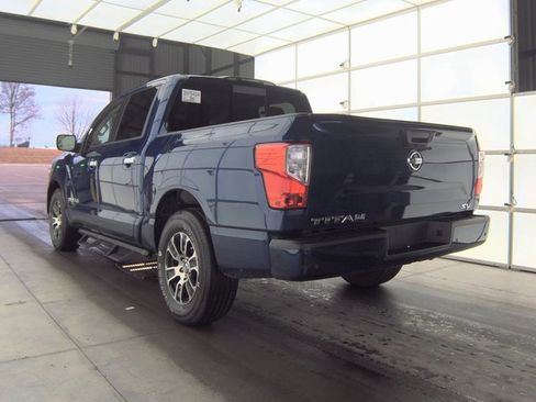 Used 2021 Nissan Titan SV image 4