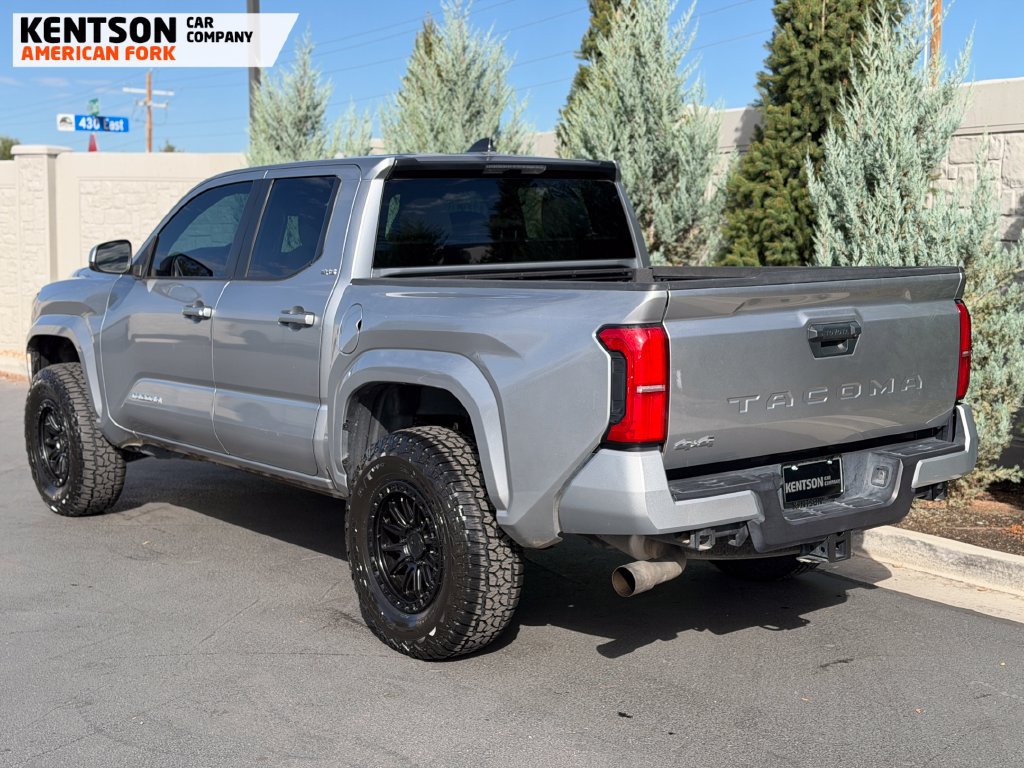 Used 2025 Toyota Tacoma SR5 AWD/4WD image 5