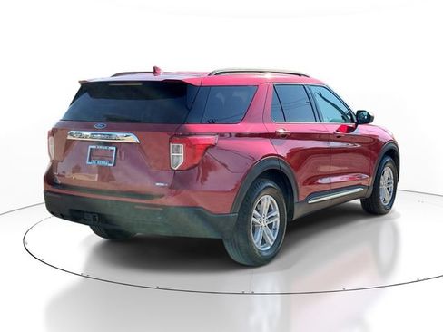 Used 2020 Ford Explorer XLT w/ Comfort Package AWD/4WD image 4