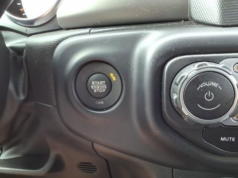 Used 2023 Jeep Gladiator Sport AWD/4WD image 30