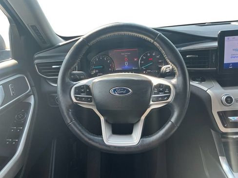 Certified 2022 Ford Explorer XLT w/ Equipment Group 202A RWD image 18