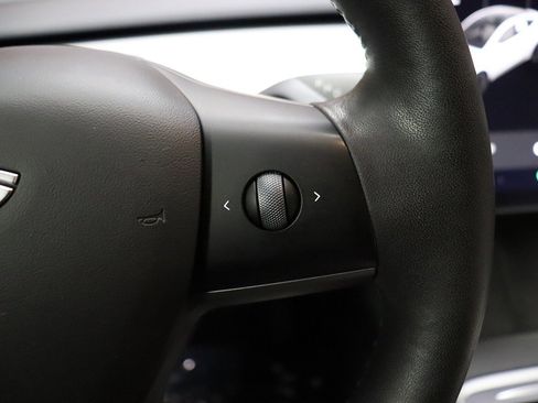 Used 2022 Tesla Model Y Long Range image 51