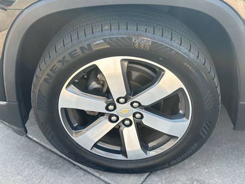 Used 2019 Chevrolet Traverse LT w/ LT Premium Package FWD image 11