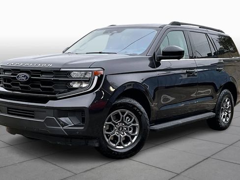 Used 2025 Ford Expedition Active image 35