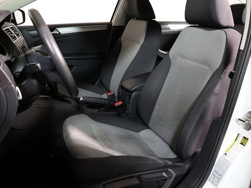 Used 2017 Volkswagen Jetta S FWD image 4