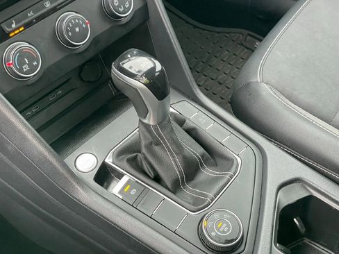 Certified 2022 Volkswagen Taos SE w/ Panoramic Sunroof Package image 21