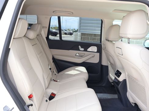 Used 2020 Mercedes-Benz GLS 450 4MATIC image 30