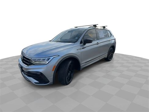Used 2022 Volkswagen Tiguan SE R-Line image 4