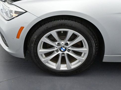 Used 2018 BMW 320i xDrive Sedan w/ Convenience Package AWD/4WD image 29