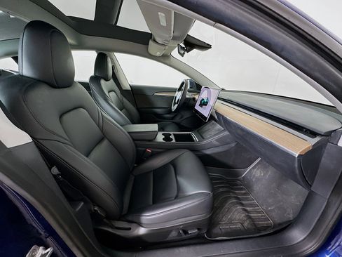 Used 2023 Tesla Model 3 Standard Range image 32