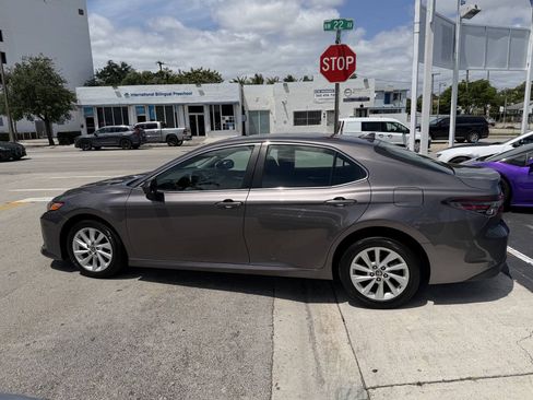 Used 2022 Toyota Camry LE FWD image 10