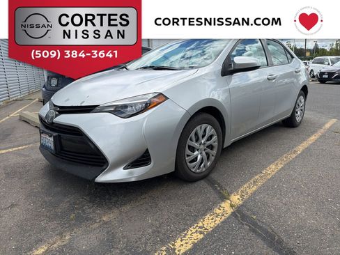 Used 2017 Toyota Corolla LE FWD image 1