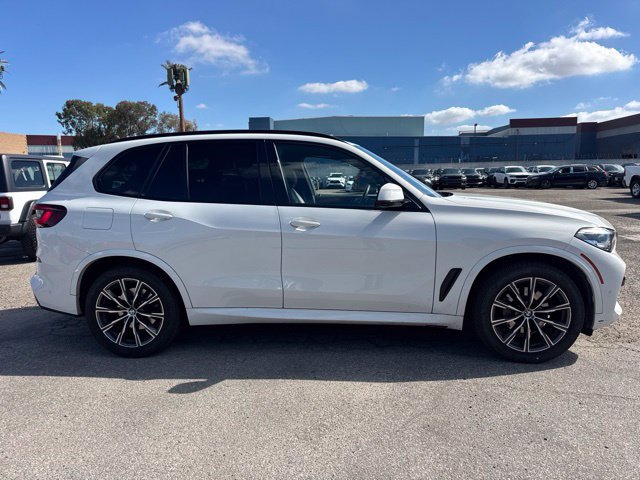 Used 2021 BMW X5 xDrive40i w/ M Sport Package AWD/4WD image 4