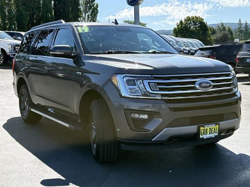 Used 2019 Ford Expedition XLT w/ Equipment Group 202A AWD/4WD image 3