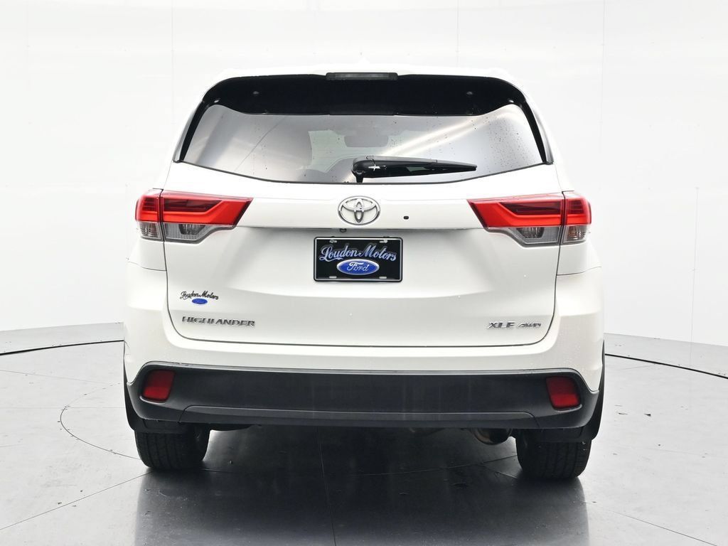Used 2017 Toyota Highlander XLE AWD/4WD image 6