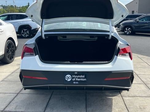 New 2026 Hyundai Elantra SE FWD image 10
