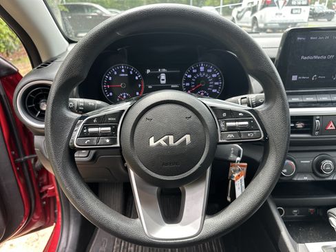 Used 2024 Kia Forte LXS w/ LXS Technology Package FWD image 8