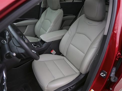 Used 2023 Cadillac XT4 Luxury w/ Driver Awareness Package image 7