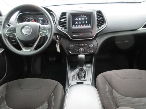 Used 2019 Jeep Cherokee Latitude w/ Popular Appearance Group FWD image 16