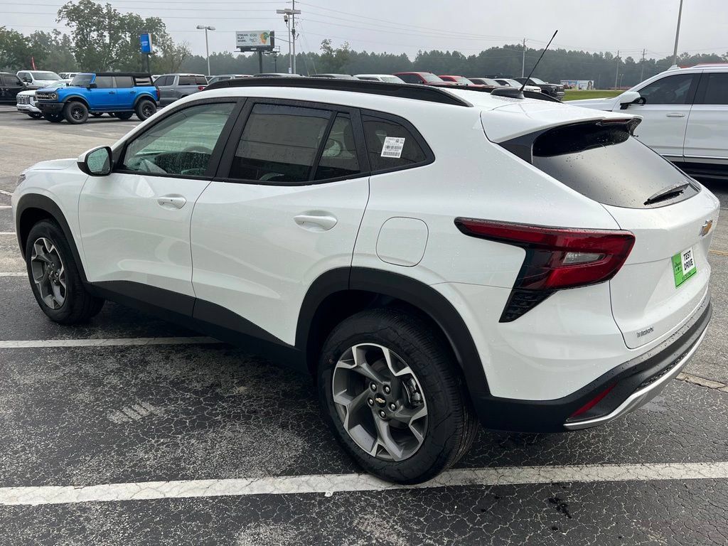 New 2026 Chevrolet Trax LT w/ Driver Confidence Package FWD image 29
