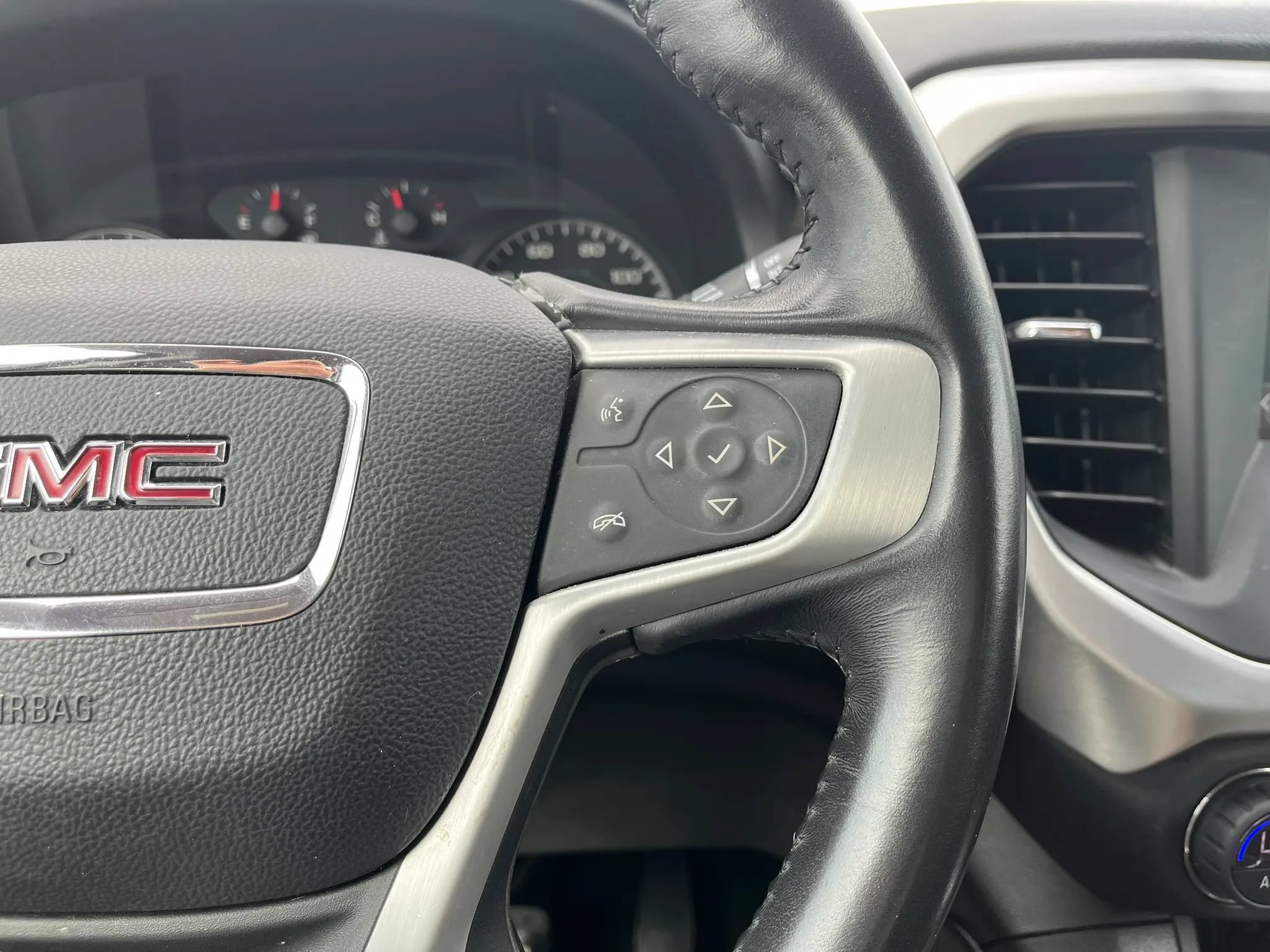 Used 2019 GMC Acadia SLE AWD/4WD image 49