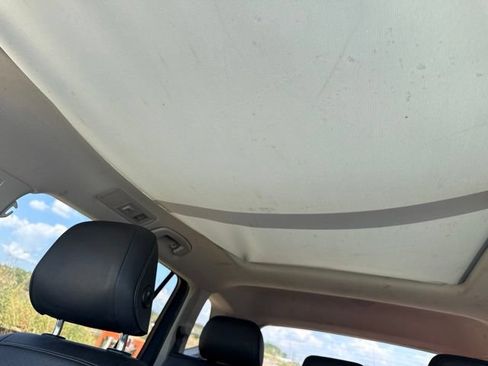 Used 2019 Volkswagen Tiguan SE FWD image 16