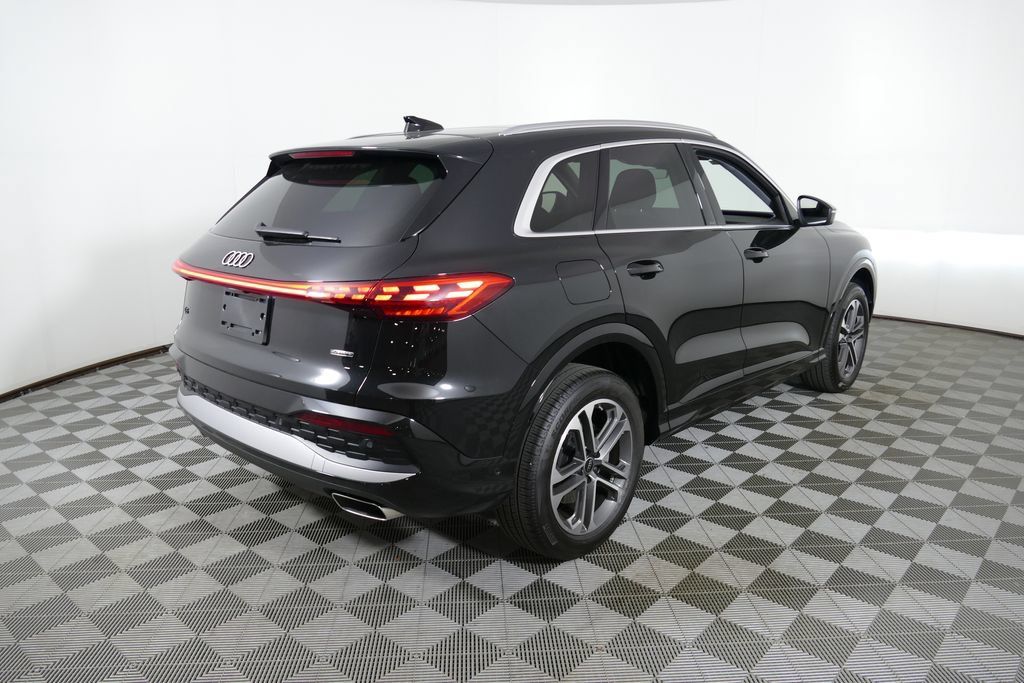 Certified 2025 Audi Q5 Premium w/ Convenience Package AWD/4WD image 3