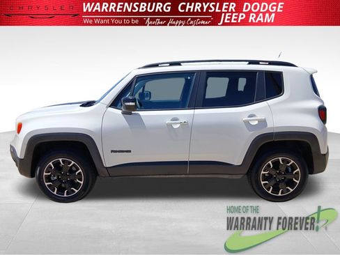 Used 2023 Jeep Renegade Latitude AWD/4WD image 7