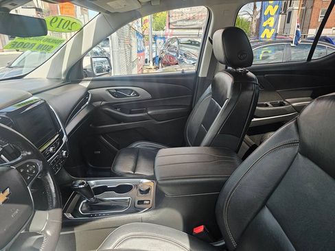 Used 2019 Chevrolet Traverse LT w/ LT Premium Package AWD/4WD image 11