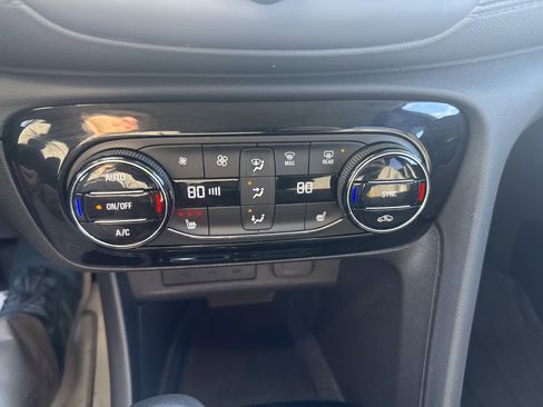 Used 2022 Buick Encore GX Essence w/ Experience Buick Package image 27