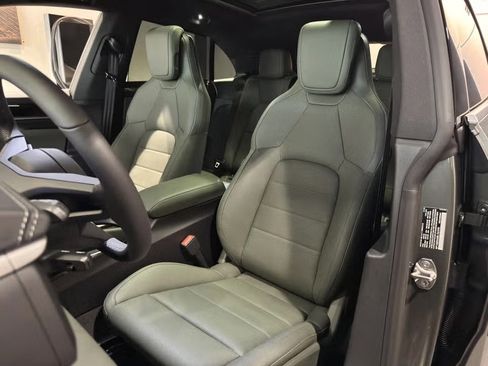 Certified 2025 Porsche Macan 4S Electric AWD/4WD image 5