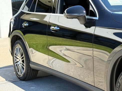 Used 2025 Mercedes-Benz GLC 300 image 9