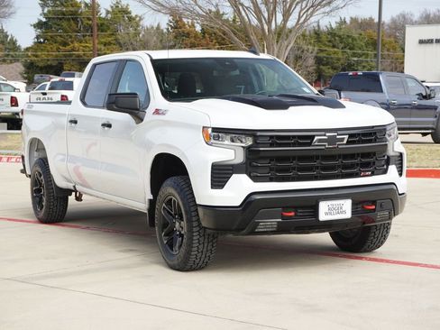 Used 2023 Chevrolet Silverado 1500 LT Trail Boss w/ Convenience Package II image 6