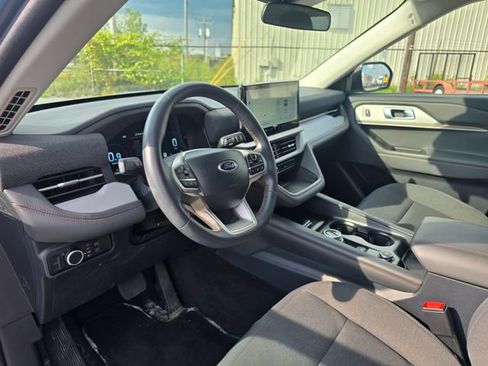 Used 2025 Ford Explorer Active AWD/4WD image 12