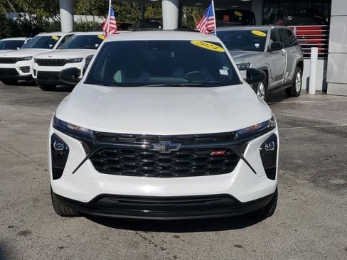 Used 2024 Chevrolet Trax RS image 2