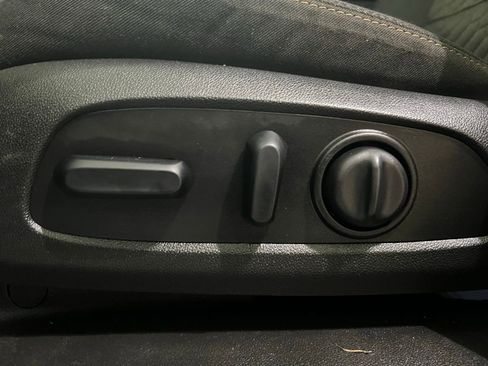 Used 2019 Chevrolet Equinox LT image 20