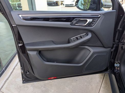 Certified 2025 Porsche Macan image 13