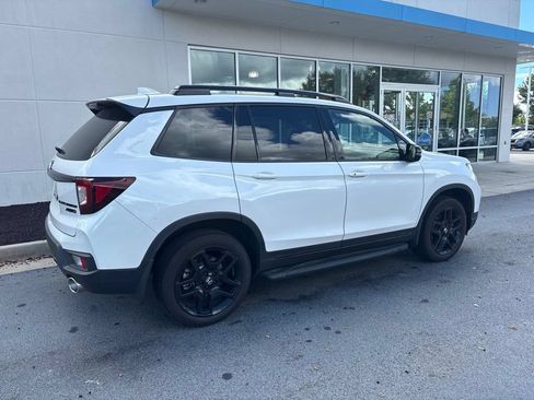 Used 2025 Honda Passport Black Edition image 3
