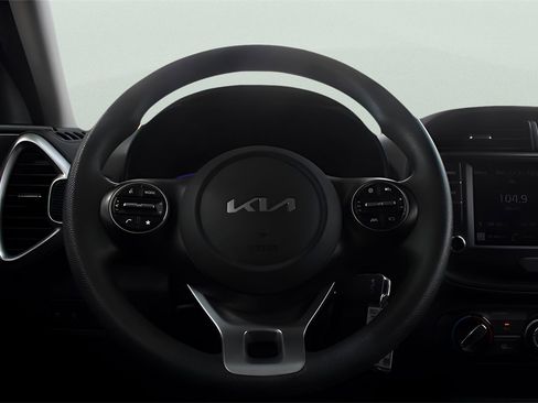 Used 2024 Kia Soul LX w/ Option Group 015 image 16