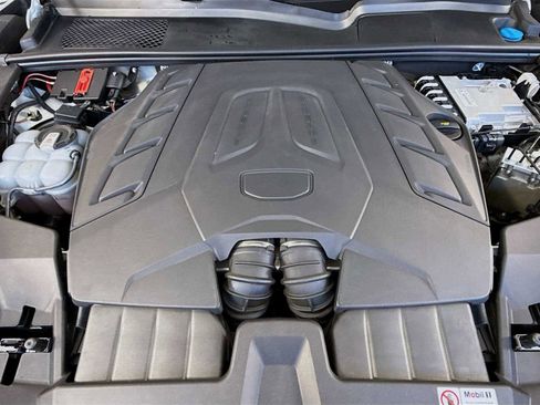 Used 2024 Porsche Cayenne S image 23