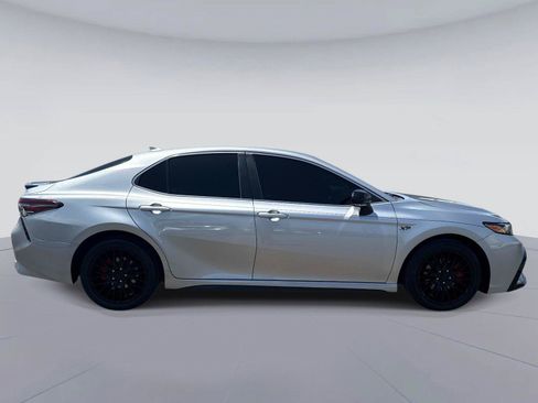 Used 2022 Toyota Camry SE FWD image 2