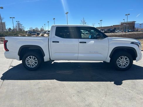 Used 2022 Toyota Tundra SR5 w/ SR5 Convenience Package AWD/4WD image 9