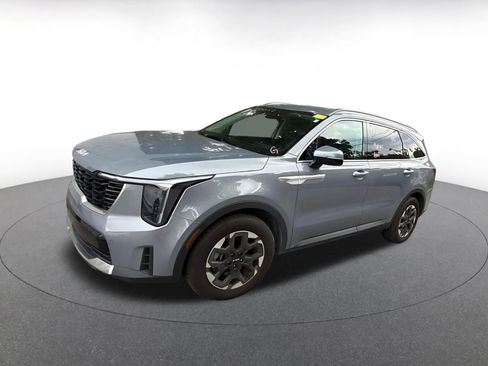 Used 2024 Kia Sorento S FWD image 2